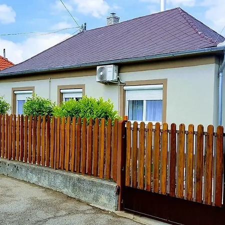 Tini Apartman Balatonfured Exterior photo